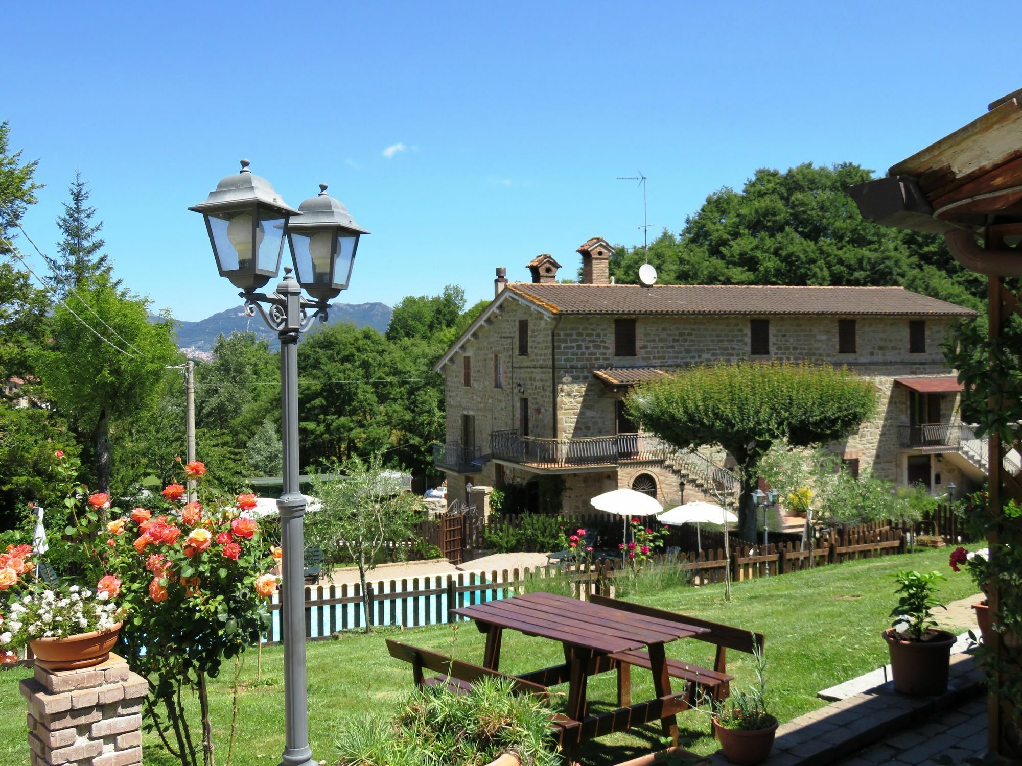 Agriturismo Ponte Di Riocchio グッビオ エクステリア 写真